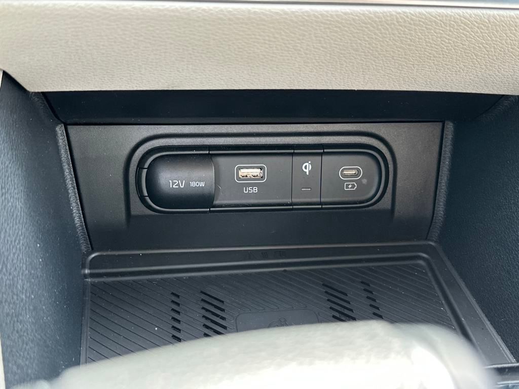 Vehicle image 21 of 22