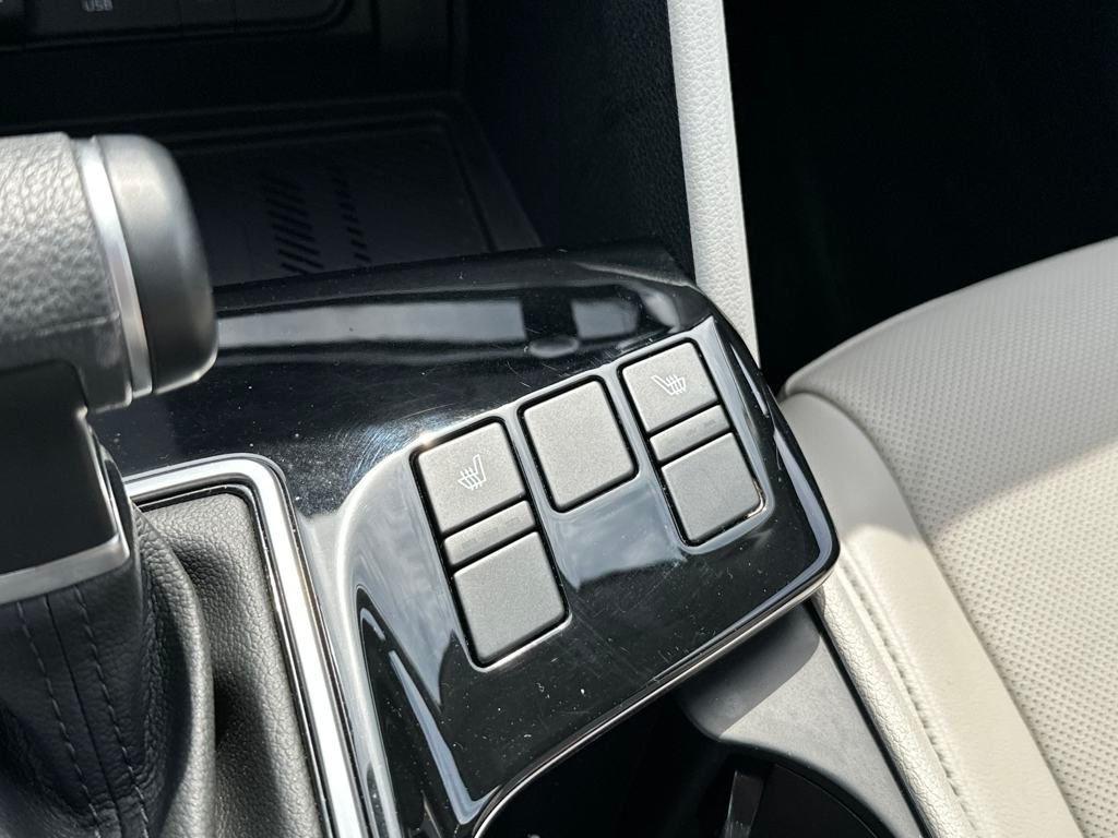 Vehicle image 20 of 22