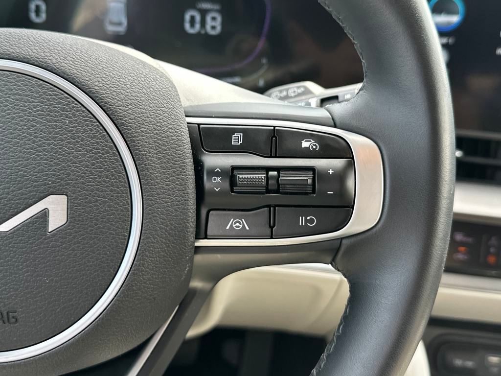 Vehicle image 15 of 22