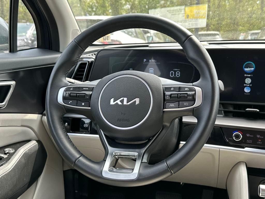 Vehicle image 13 of 22
