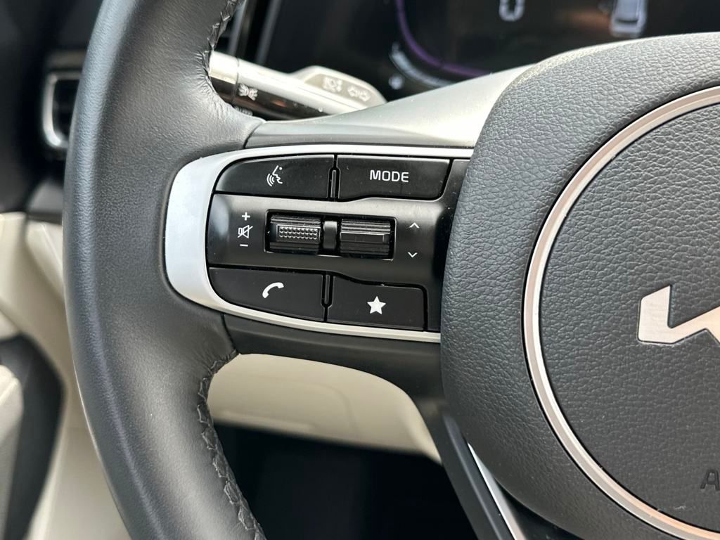 Vehicle image 14 of 22