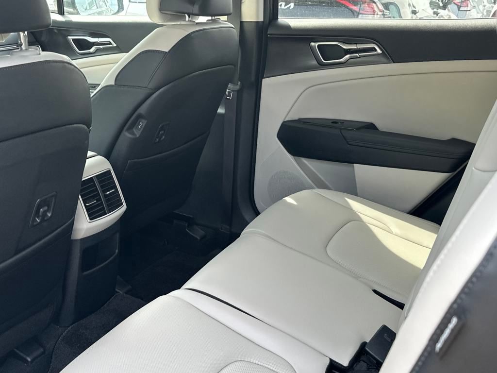 Vehicle image 9 of 22