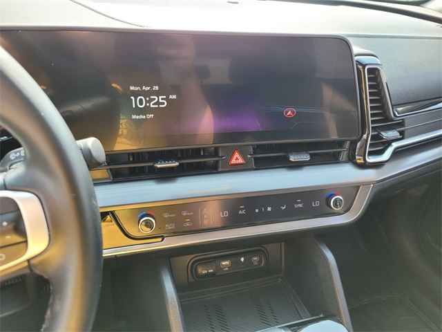 Vehicle image 19 of 25