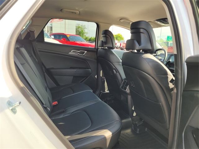Vehicle image 13 of 25