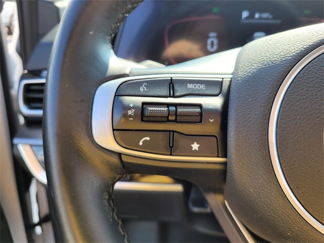 Vehicle image 22 of 25