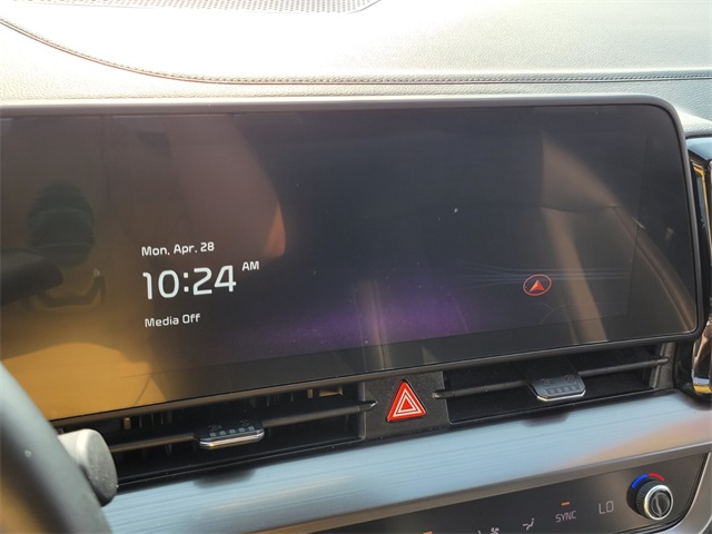 Vehicle image 16 of 25