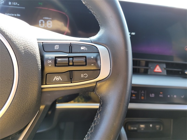 Vehicle image 21 of 25