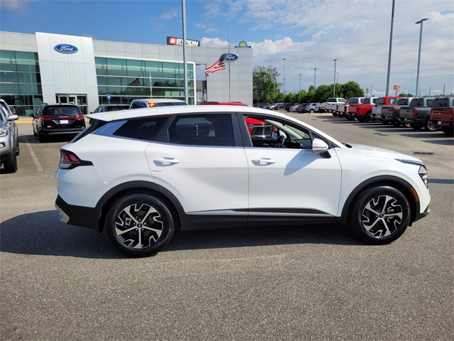 Vehicle image 4 of 25