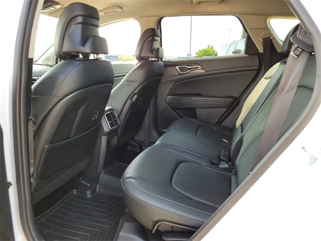 Vehicle image 10 of 25