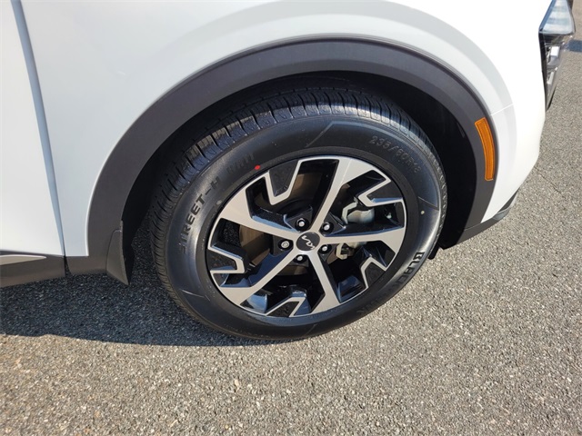 Vehicle image 15 of 25