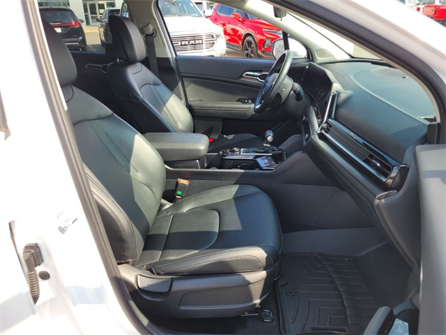 Vehicle image 14 of 25