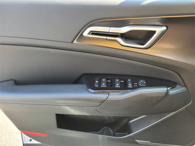 Vehicle image 23 of 25