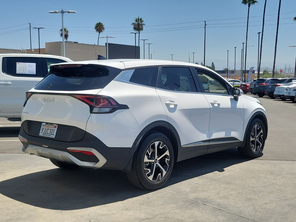 2024 Kia Sportage EX Image 3 of 30