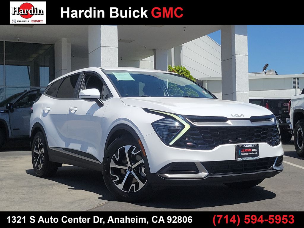 2024 Kia Sportage EX Image 2 of 30