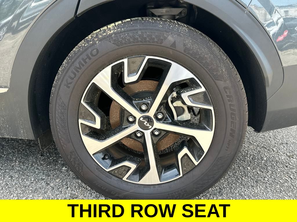 Vehicle image 8 of 21