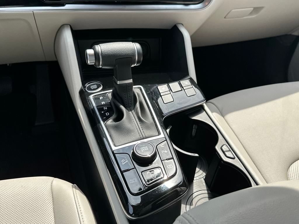Vehicle image 18 of 21