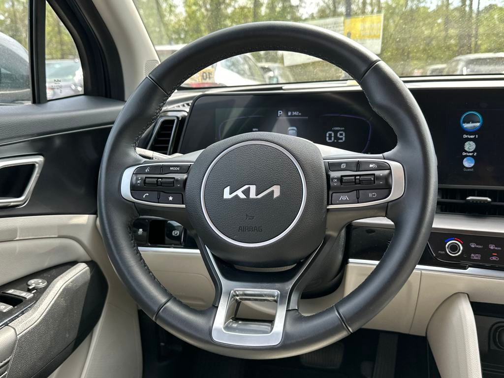 Vehicle image 13 of 21