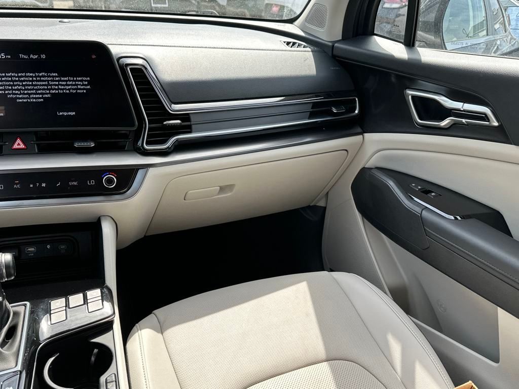 Vehicle image 11 of 21