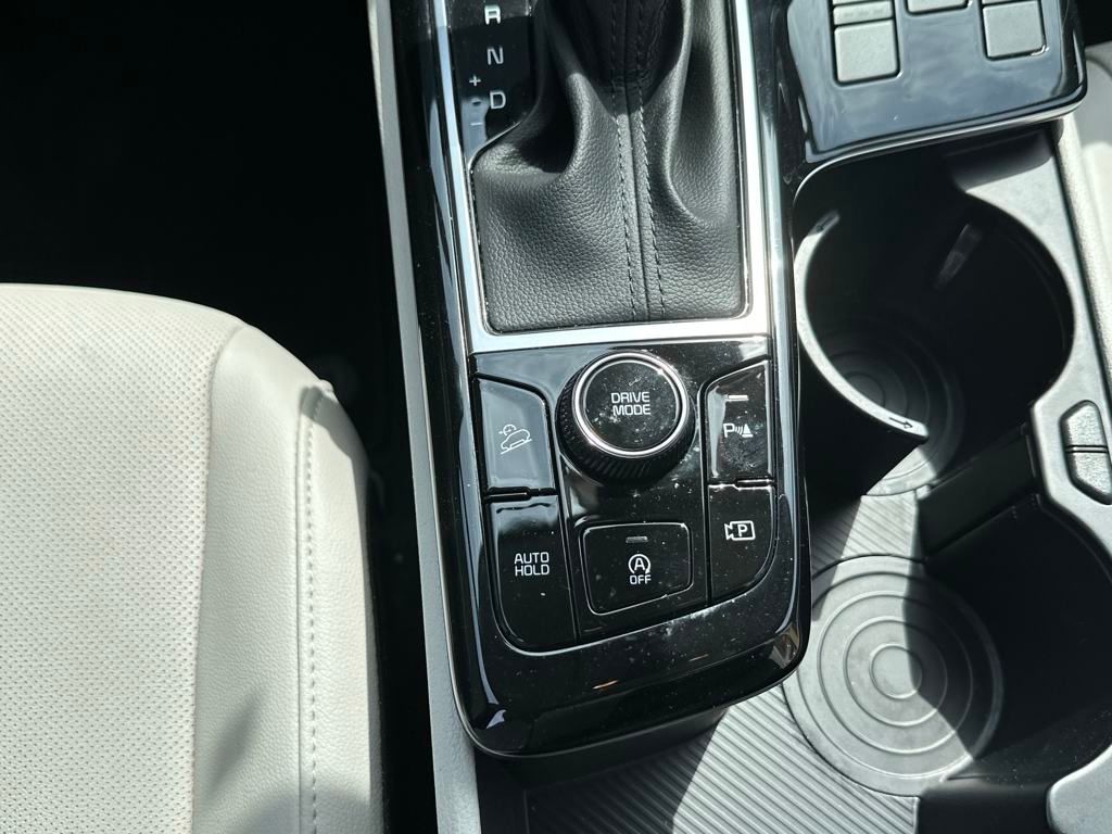 Vehicle image 19 of 21