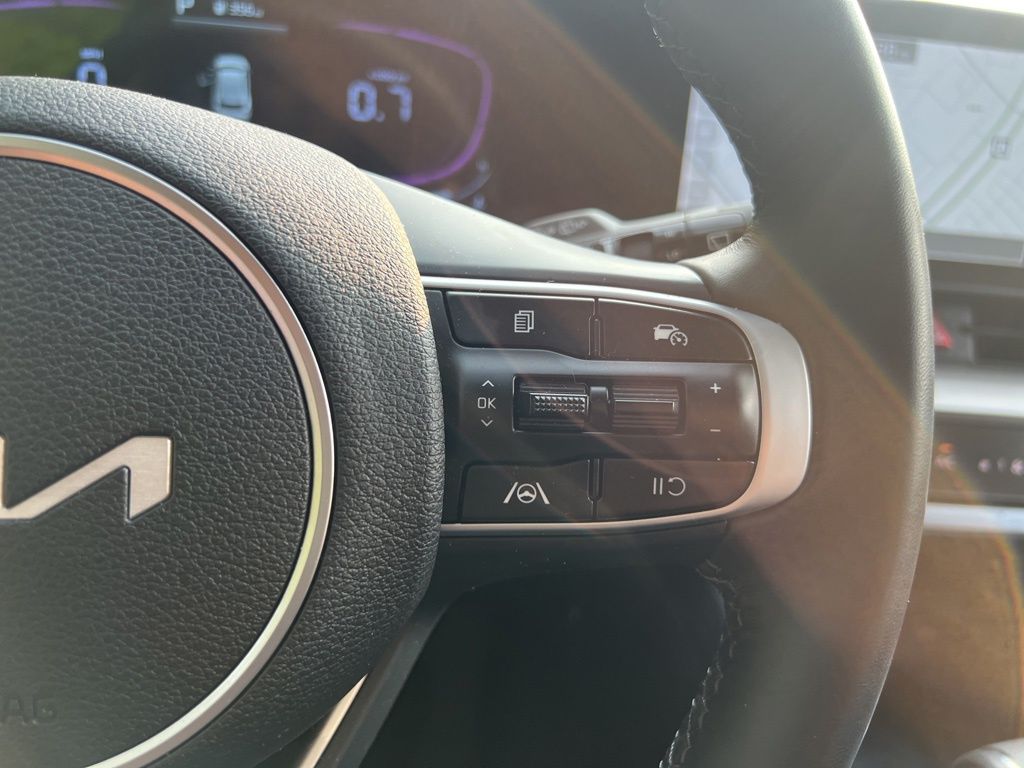 Vehicle image 14 of 20