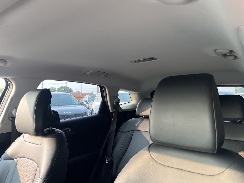 Vehicle image 18 of 20