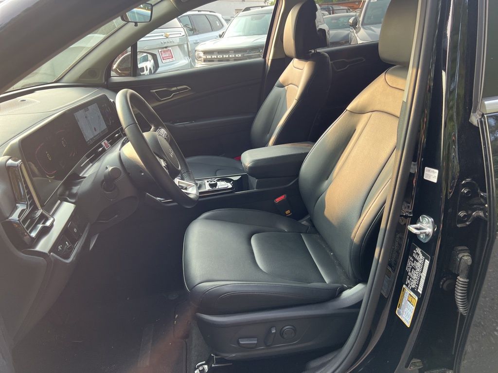 Vehicle image 10 of 20