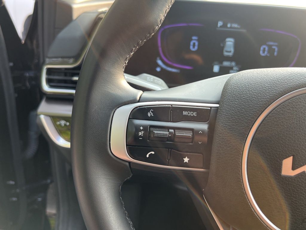 Vehicle image 13 of 20