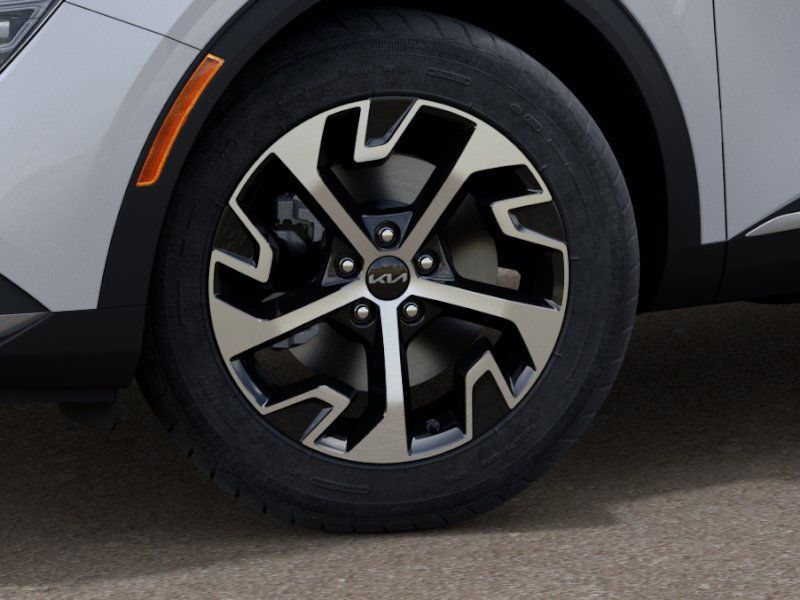 Vehicle image 11 of 28