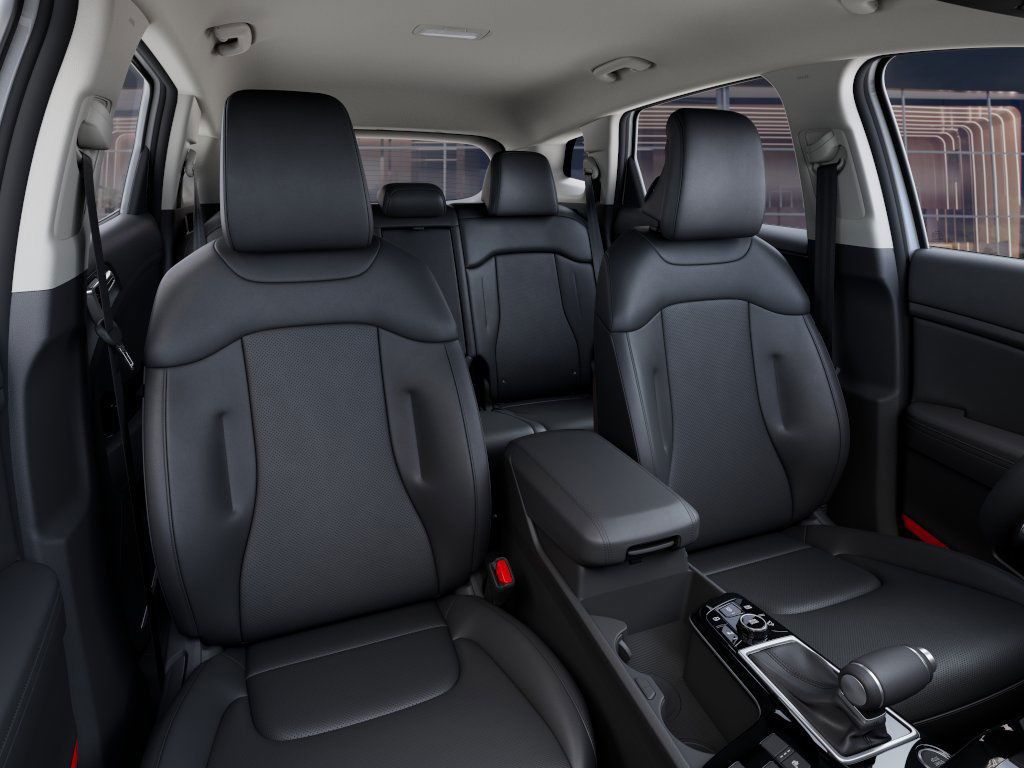 Vehicle image 16 of 28