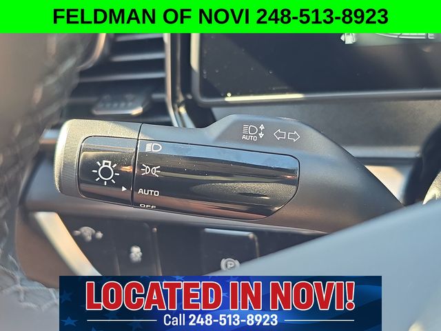 Vehicle image 25 of 28