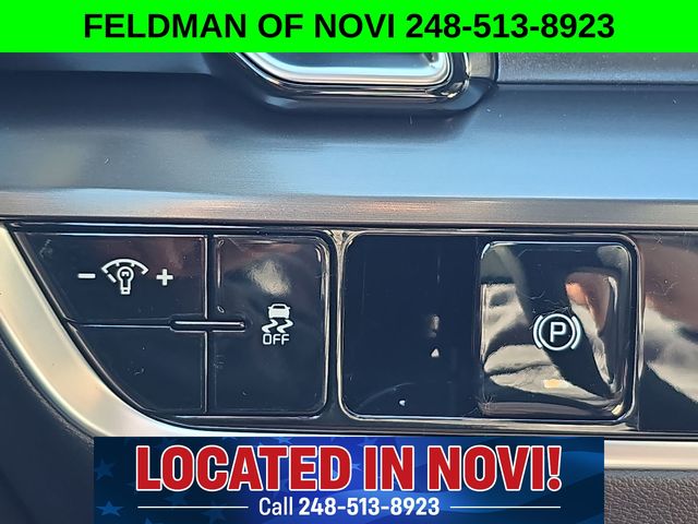 Vehicle image 15 of 28