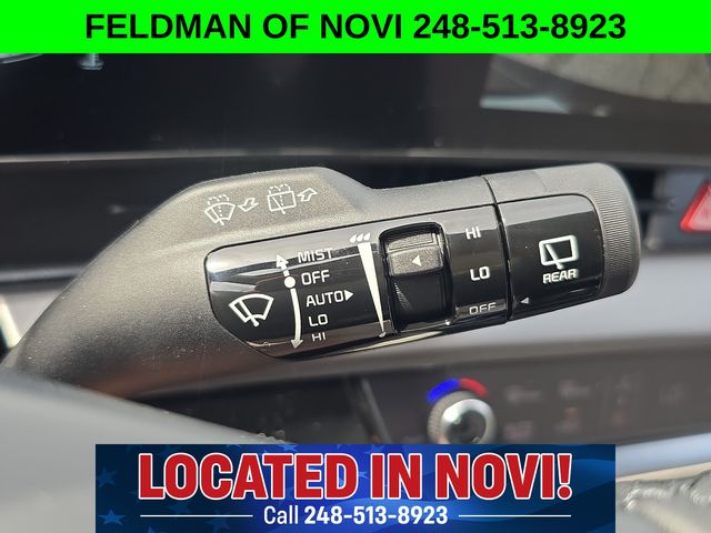 Vehicle image 25 of 28