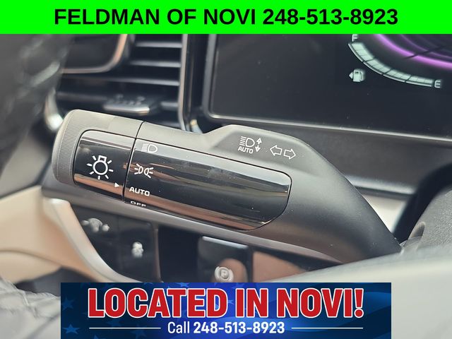 Vehicle image 24 of 28