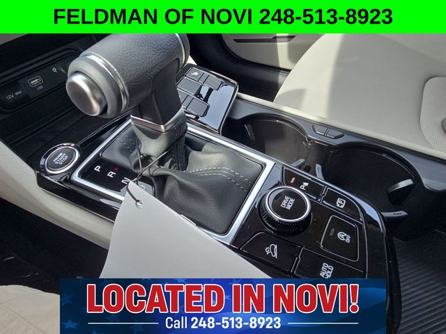 Vehicle image 21 of 28