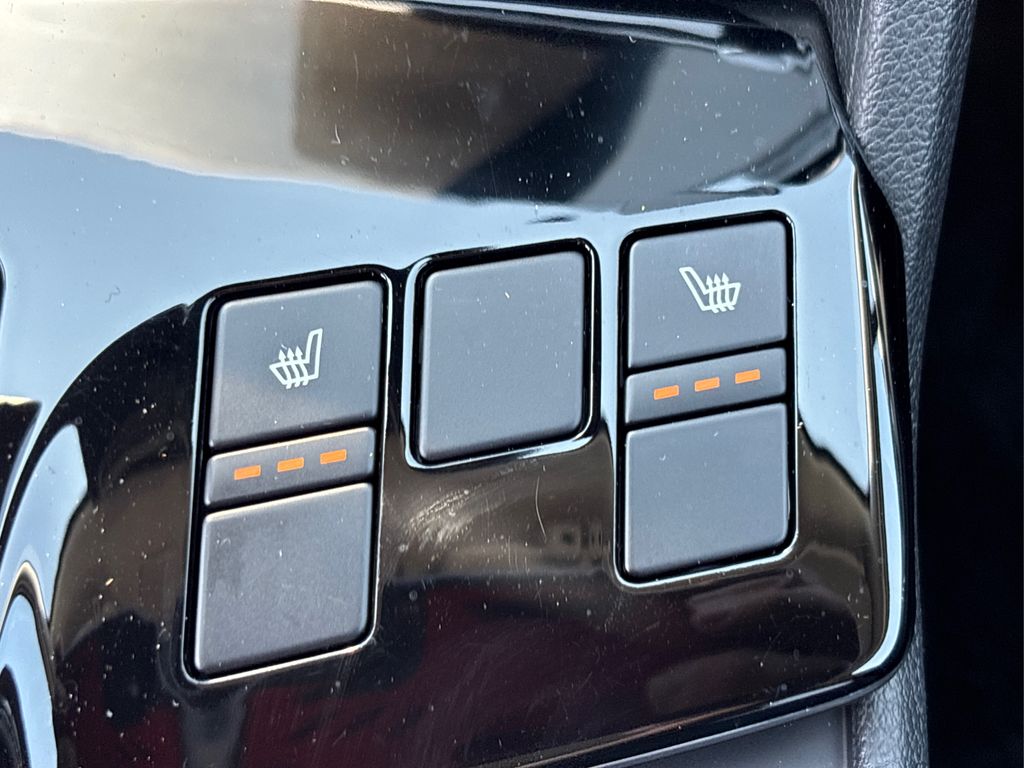 Vehicle image 30 of 49
