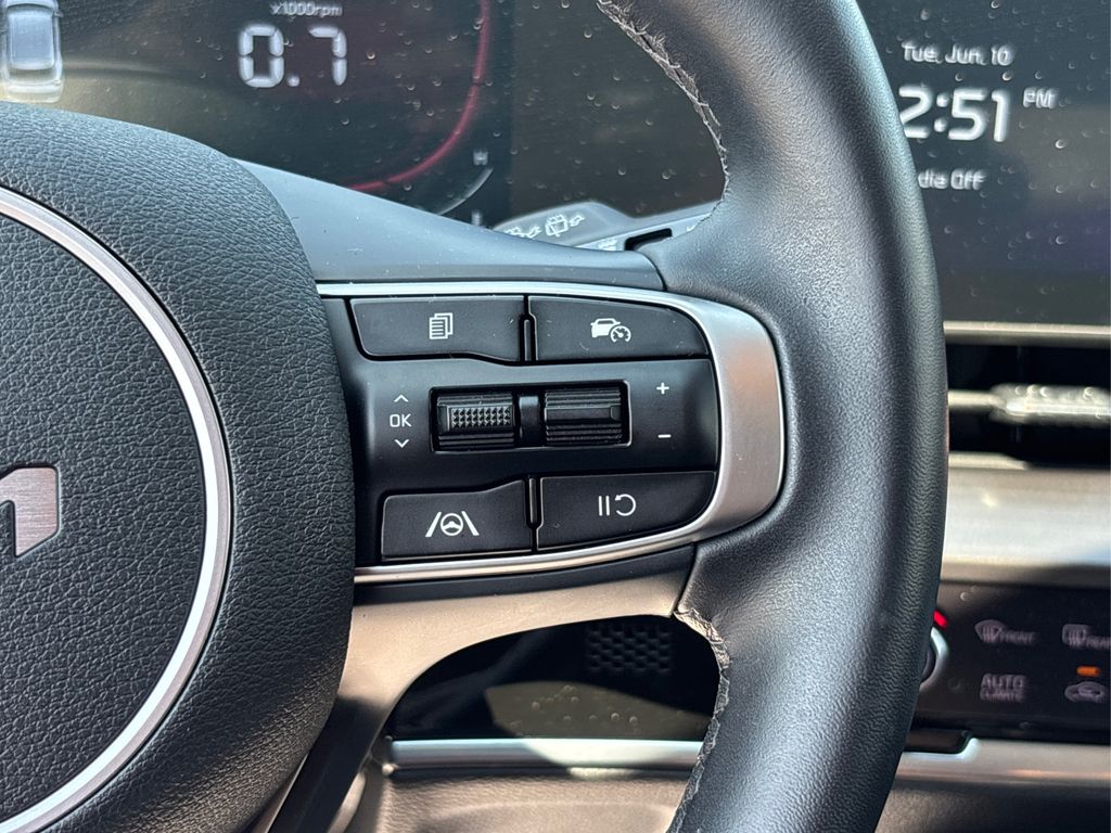 Vehicle image 25 of 49