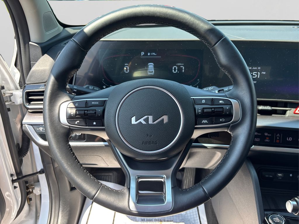 Vehicle image 23 of 49