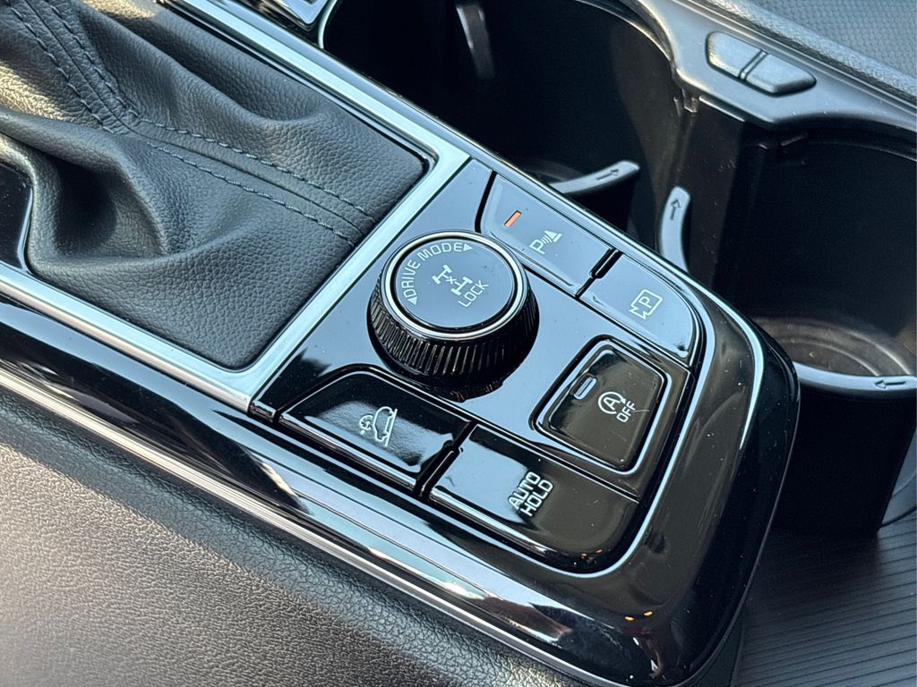 Vehicle image 33 of 49