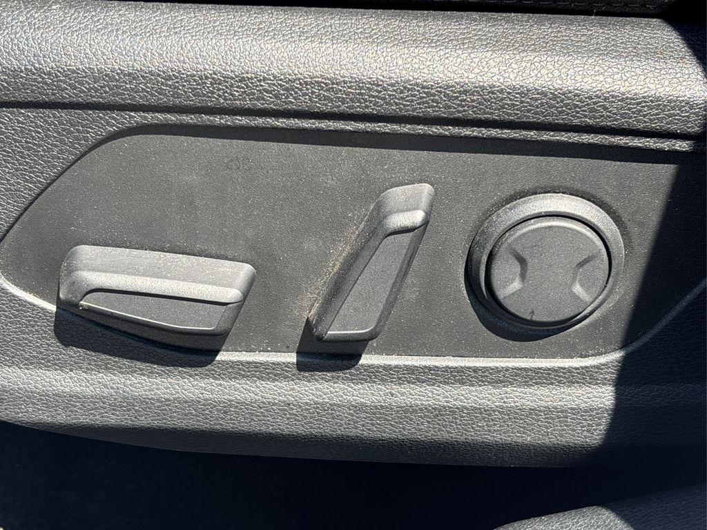 Vehicle image 39 of 49