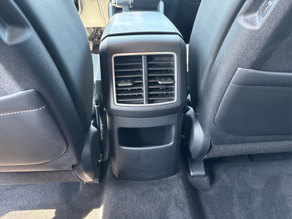 Vehicle image 31 of 49
