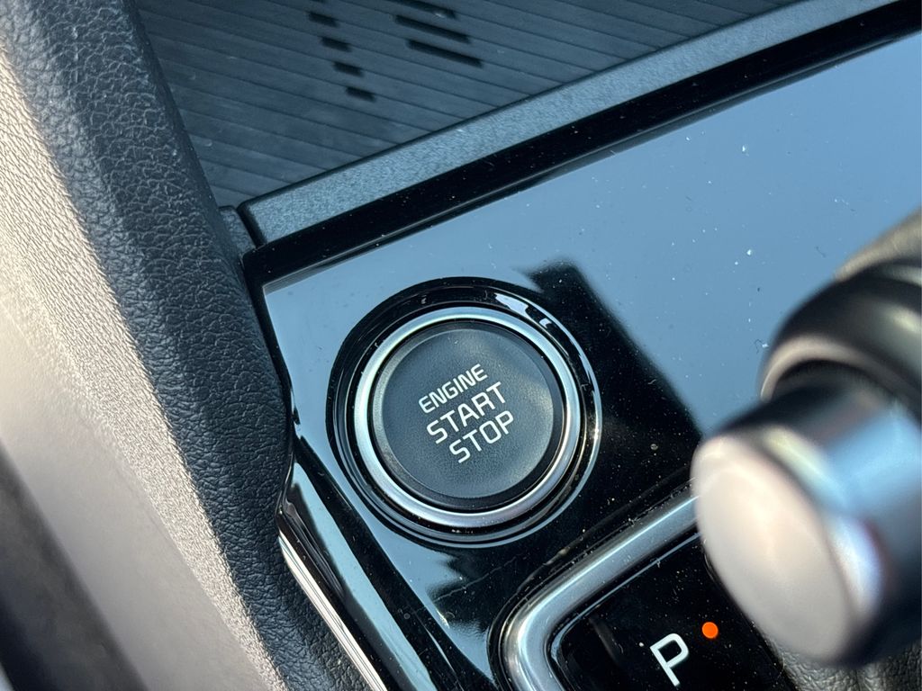 Vehicle image 32 of 49