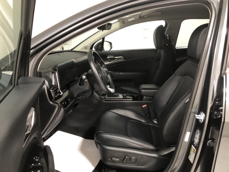 Vehicle image 17 of 35