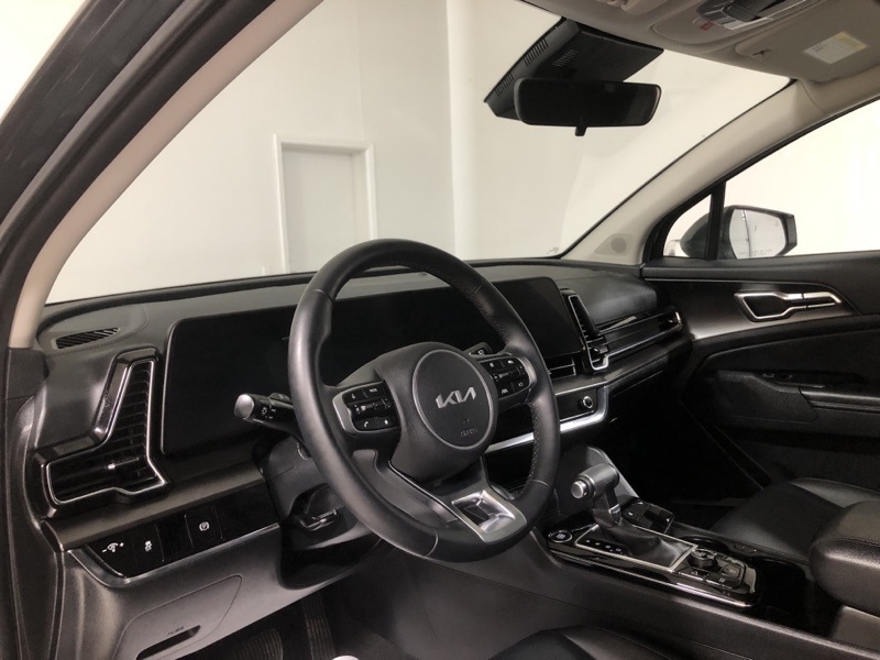 Vehicle image 18 of 35