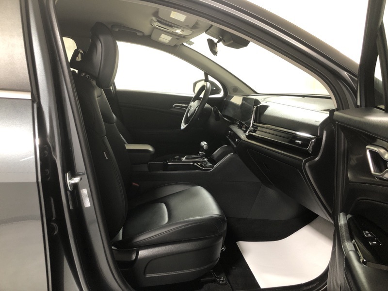 Vehicle image 12 of 35