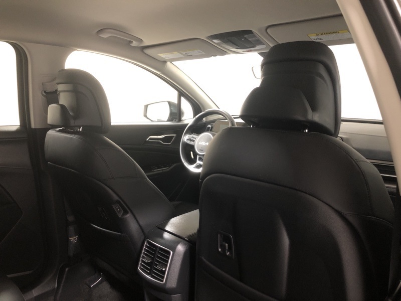Vehicle image 11 of 35