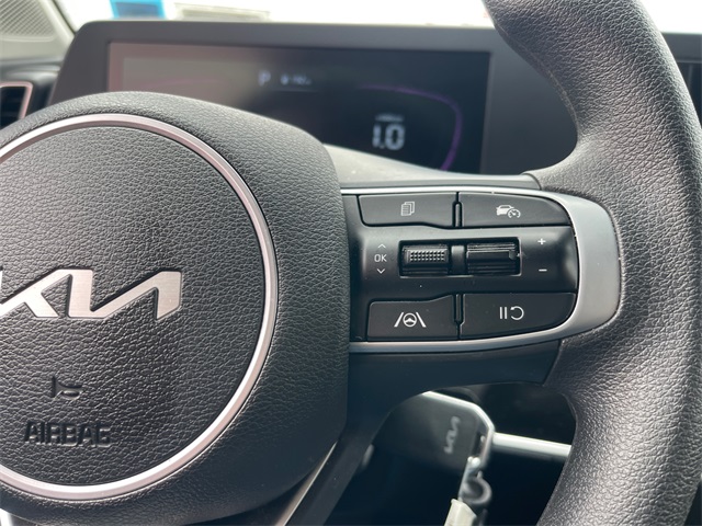 Vehicle image 17 of 24