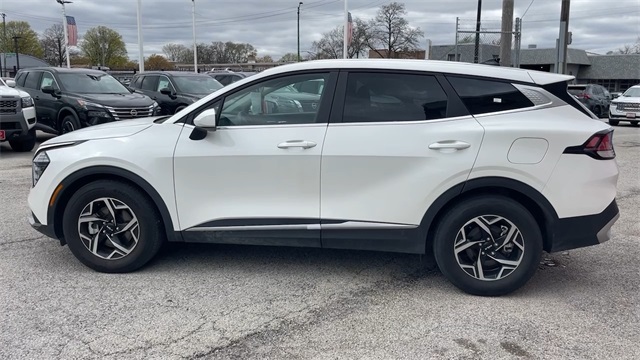 Vehicle image 11 of 24