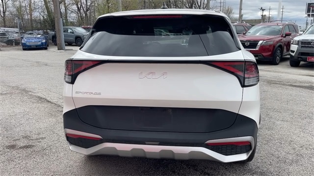 Vehicle image 8 of 24