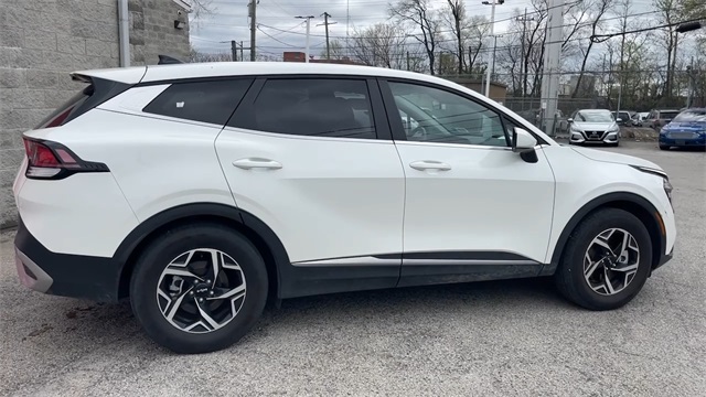 Vehicle image 7 of 24