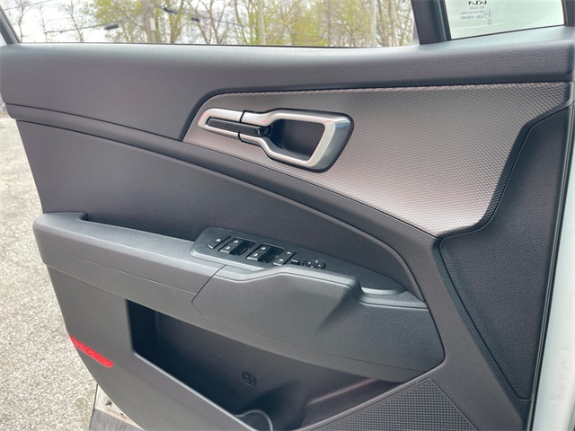 Vehicle image 22 of 24